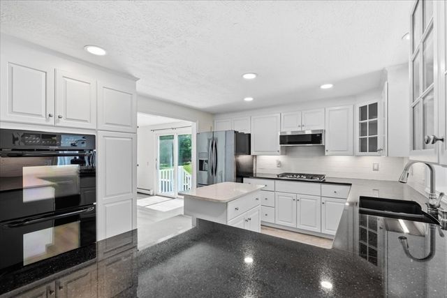 60 Ellisville Green, Plymouth, MA 02360