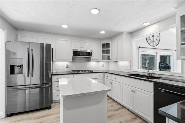 60 Ellisville Green, Plymouth, MA 02360