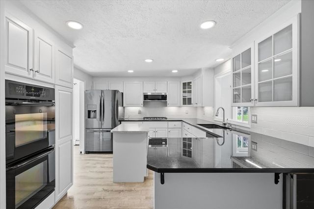 60 Ellisville Green, Plymouth, MA 02360