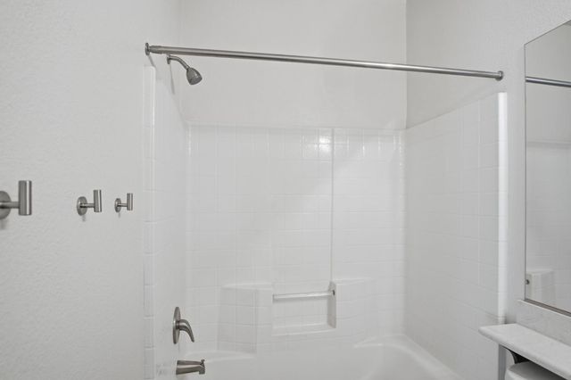 4113 Snowfire Dr, Modesto, CA 95357