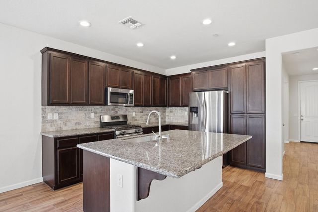 4113 Snowfire Dr, Modesto, CA 95357