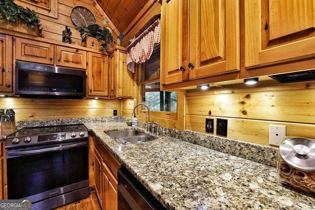 85 Hunter Drive, Talking Rock, GA 30175