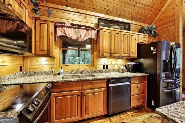 85 Hunter Drive, Talking Rock, GA 30175