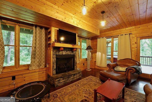 85 Hunter Drive, Talking Rock, GA 30175