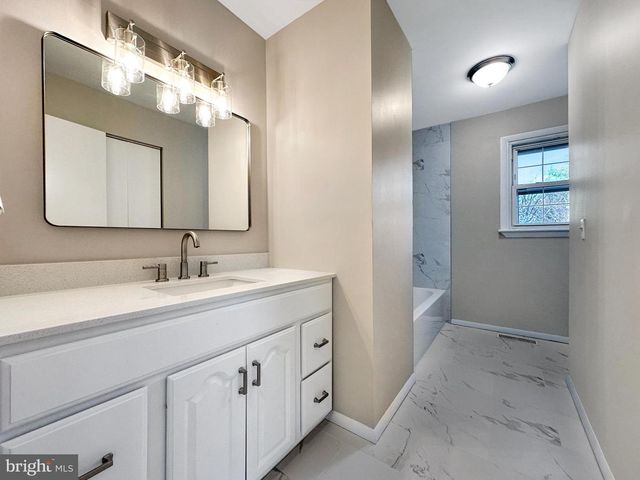 306 N LAKE RD, Stevensville, MD 21666