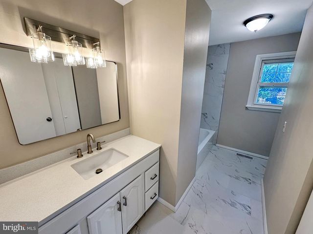 306 N LAKE RD, Stevensville, MD 21666