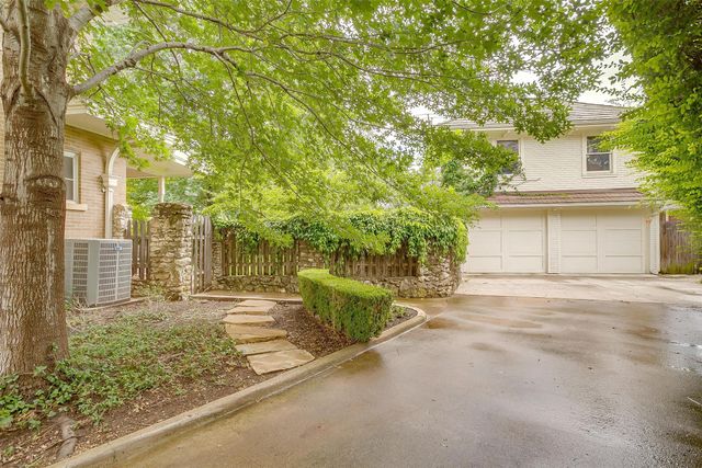 1945 Chatburn Court, Fort Worth, TX 76110