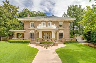 1945 Chatburn Court, Fort Worth, TX 76110