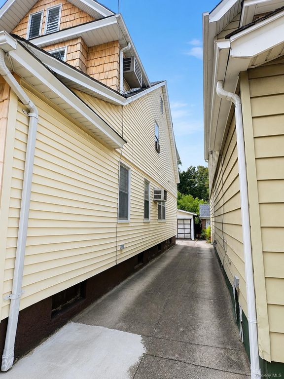 87-09 69th Avenue, Forest Hills, NY 11375 — photo 3