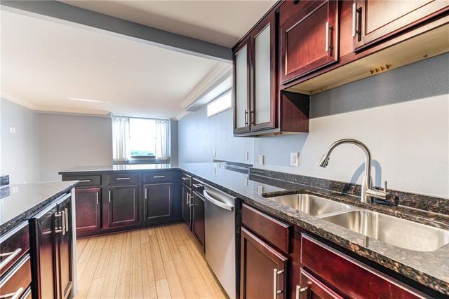 700 E 8th Street 16O, Kansas City, MO 64106