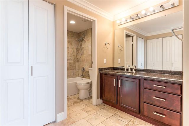 700 E 8th Street 16O, Kansas City, MO 64106