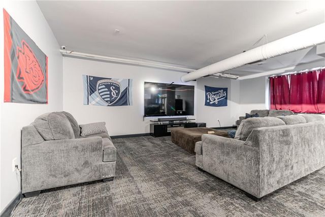 700 E 8th Street 16O, Kansas City, MO 64106