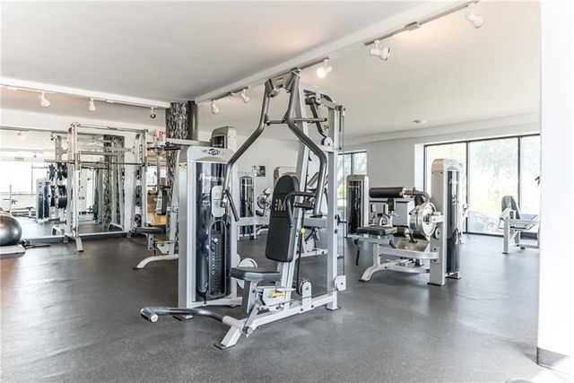 700 E 8th Street 16O, Kansas City, MO 64106