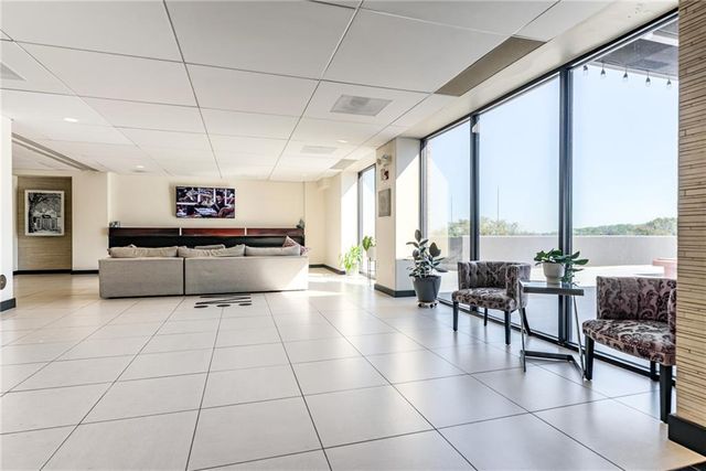 700 E 8th Street 16O, Kansas City, MO 64106