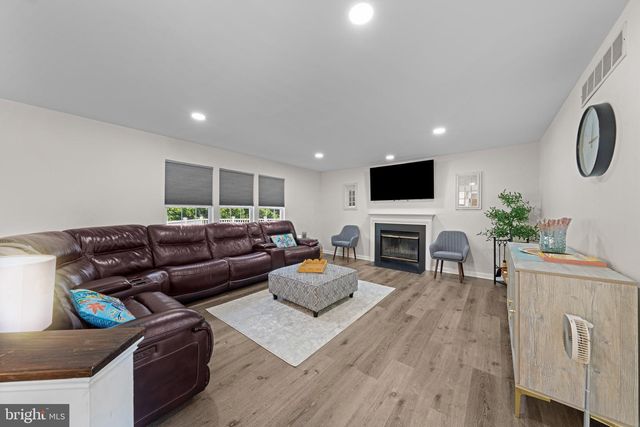 4132 LARSON LN, Mount Airy, MD 21771