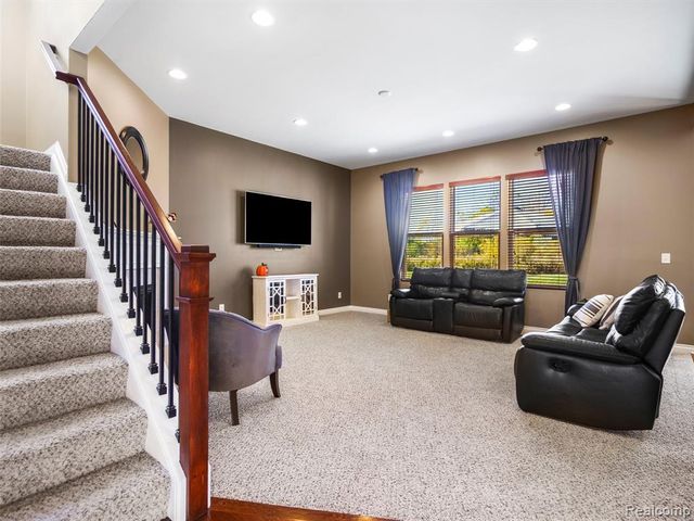 2130 Findley Circle, Lake Orion, MI 48360