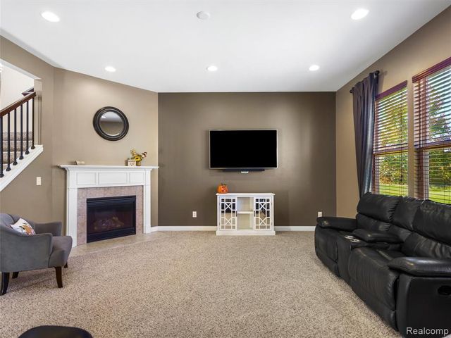 2130 Findley Circle, Lake Orion, MI 48360