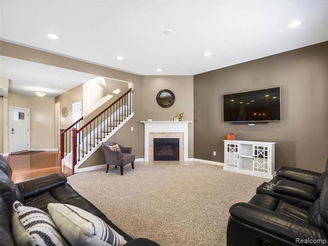 2130 Findley Circle, Lake Orion, MI 48360