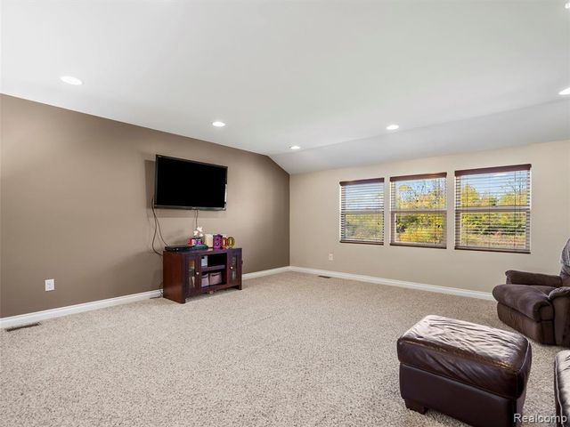 2130 Findley Circle, Lake Orion, MI 48360