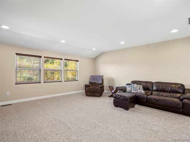2130 Findley Circle, Lake Orion, MI 48360