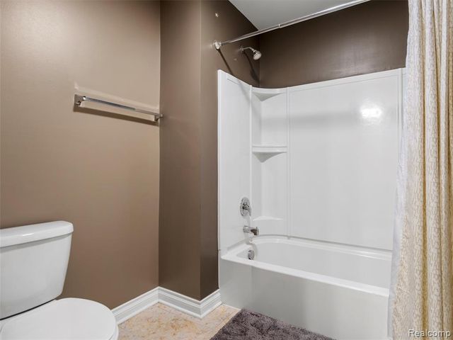 2130 Findley Circle, Lake Orion, MI 48360