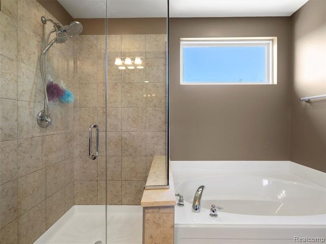 2130 Findley Circle, Lake Orion, MI 48360