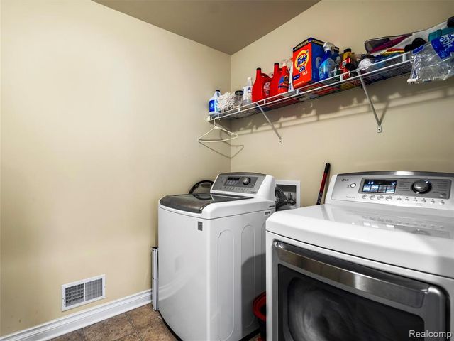 2130 Findley Circle, Lake Orion, MI 48360