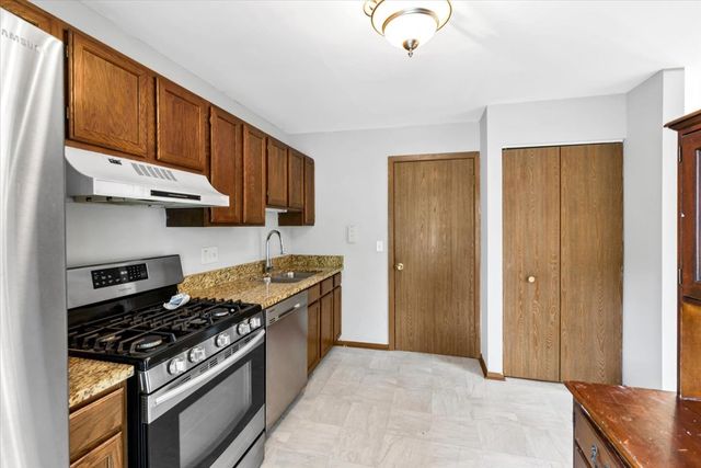 912 MANCHESTER Circle -, Schaumburg, IL 60193
