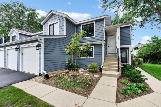912 MANCHESTER Circle -, Schaumburg, IL 60193