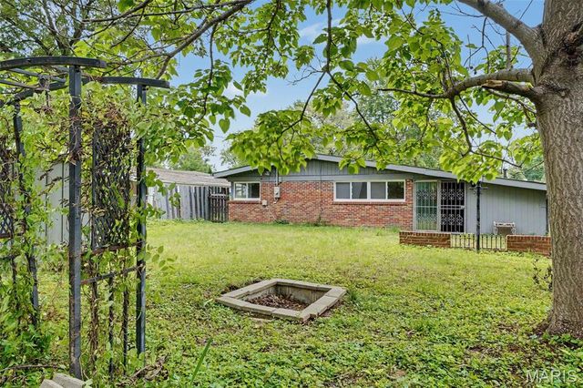 8408 Chalons Court, St Louis, MO 63134