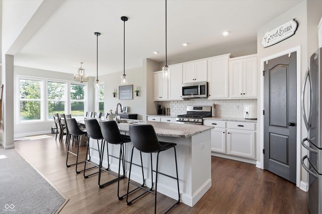 976 Pond View Drive, Greenfield, IN 46140