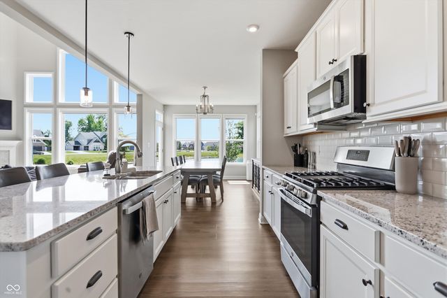 976 Pond View Drive, Greenfield, IN 46140