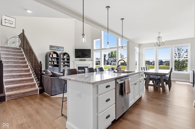 976 Pond View Drive, Greenfield, IN 46140