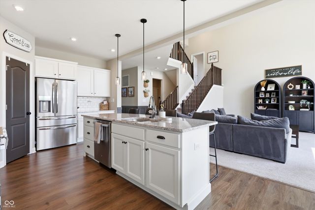 976 Pond View Drive, Greenfield, IN 46140