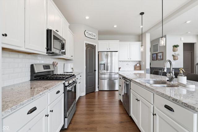 976 Pond View Drive, Greenfield, IN 46140