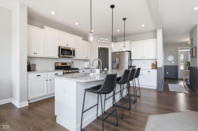 976 Pond View Drive, Greenfield, IN 46140