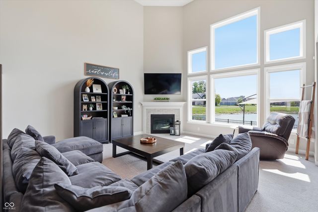 976 Pond View Drive, Greenfield, IN 46140
