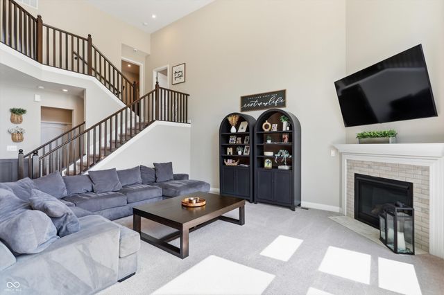 976 Pond View Drive, Greenfield, IN 46140