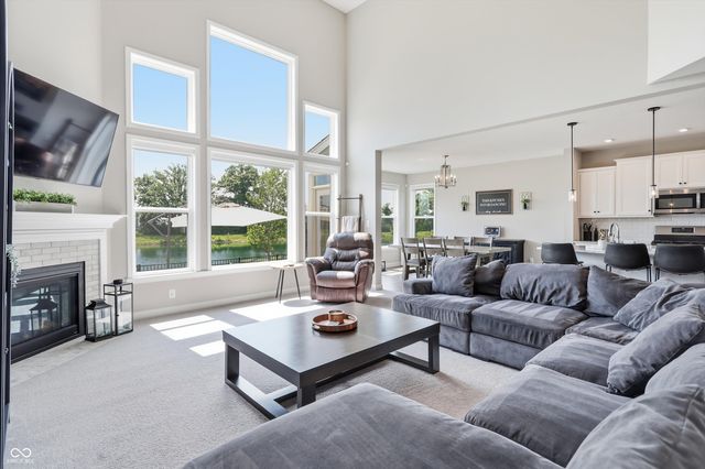 976 Pond View Drive, Greenfield, IN 46140