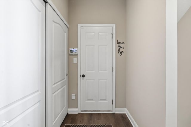 976 Pond View Drive, Greenfield, IN 46140