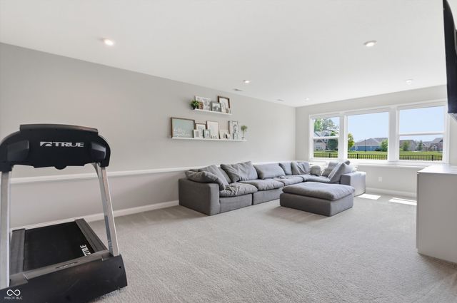 976 Pond View Drive, Greenfield, IN 46140