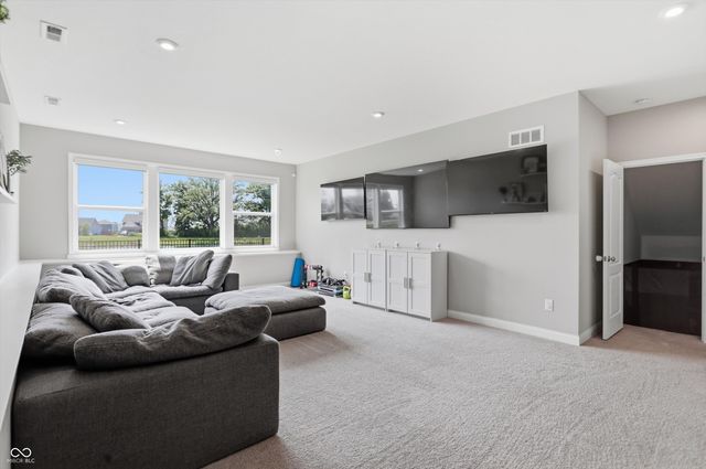 976 Pond View Drive, Greenfield, IN 46140