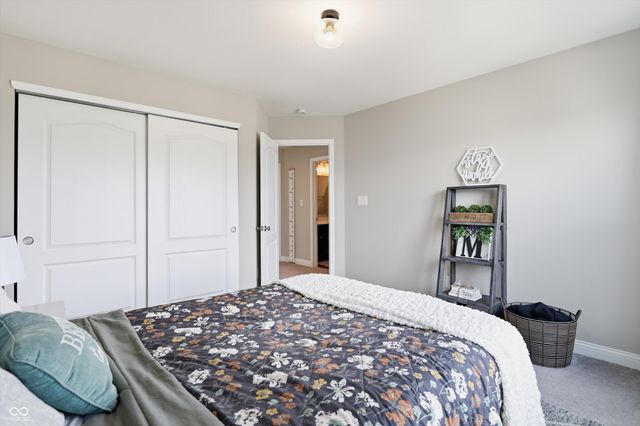 976 Pond View Drive, Greenfield, IN 46140
