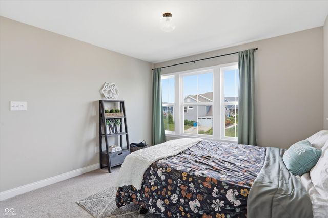 976 Pond View Drive, Greenfield, IN 46140