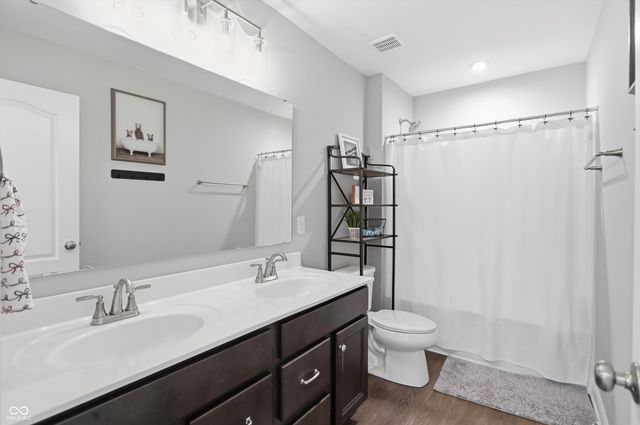 976 Pond View Drive, Greenfield, IN 46140