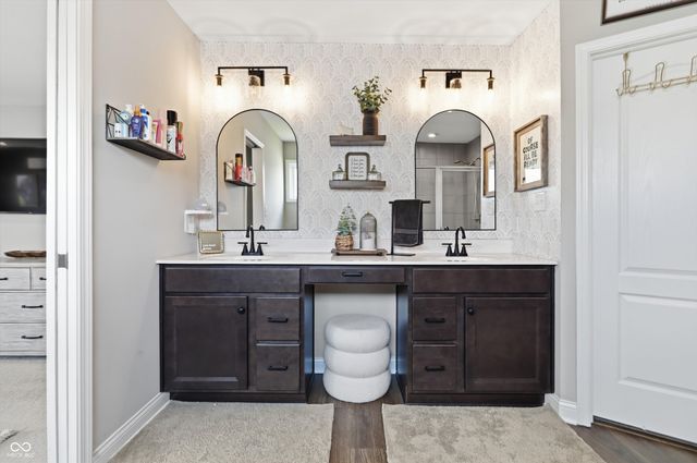 976 Pond View Drive, Greenfield, IN 46140