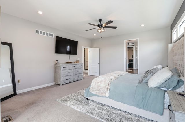 976 Pond View Drive, Greenfield, IN 46140