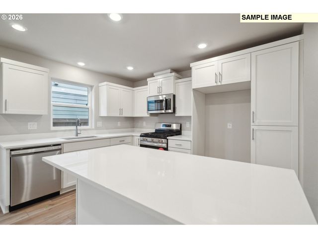 638 MERRIOTT Ln, Woodburn, OR 97071