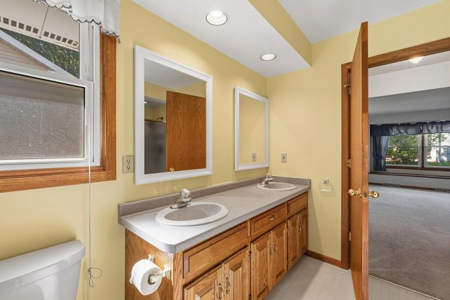 100 Deer Ridge DRIVE, West Bend, WI 53095