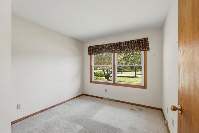 100 Deer Ridge DRIVE, West Bend, WI 53095